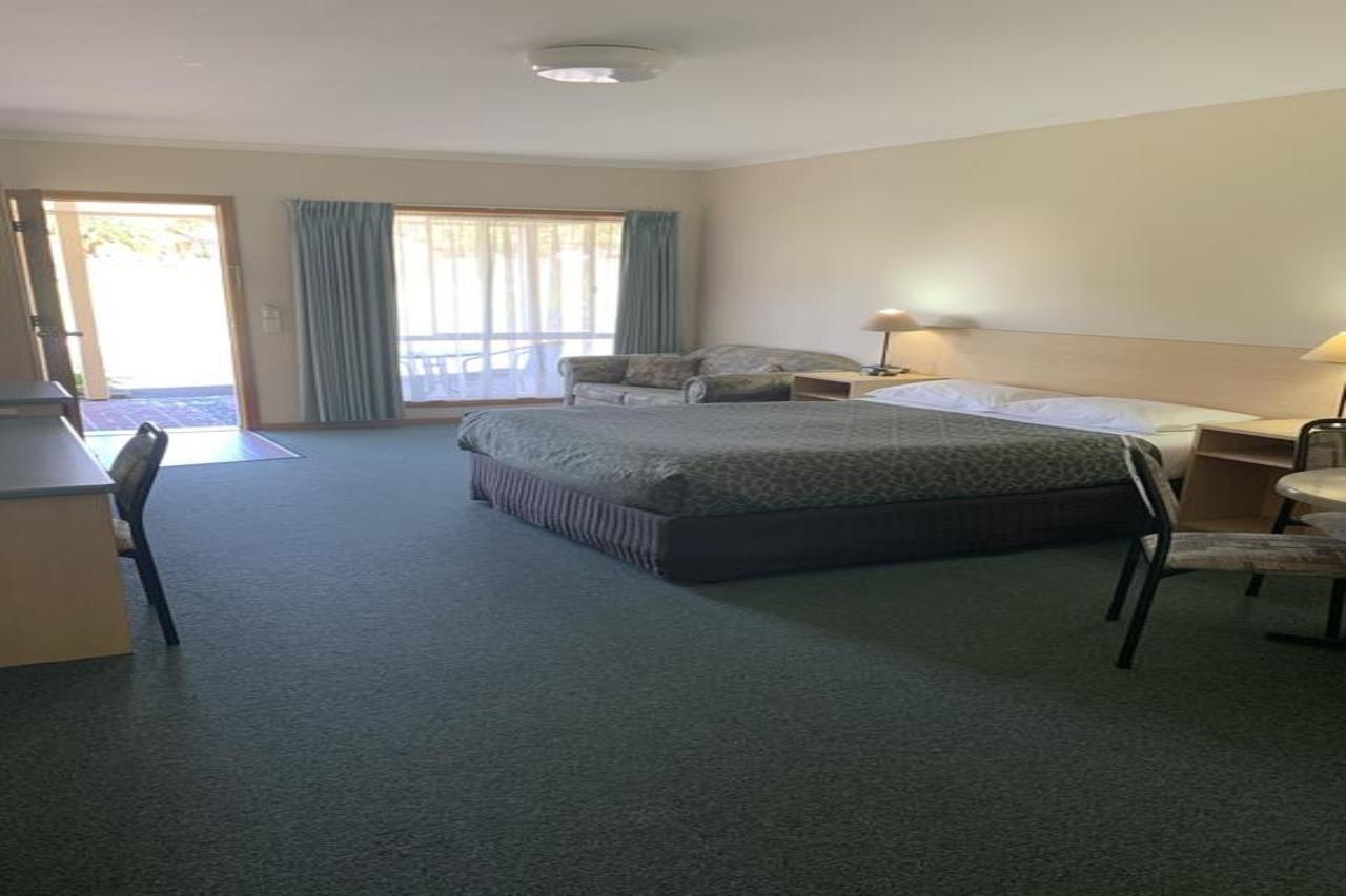 קאווס Arthur Phillip Motor Inn מראה חיצוני תמונה
