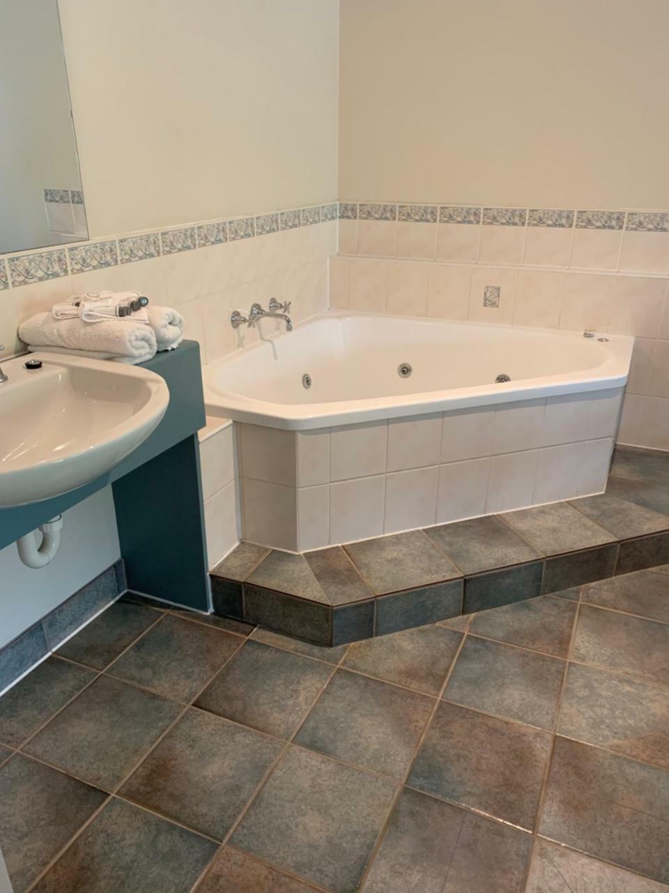 קאווס Arthur Phillip Motor Inn מראה חיצוני תמונה