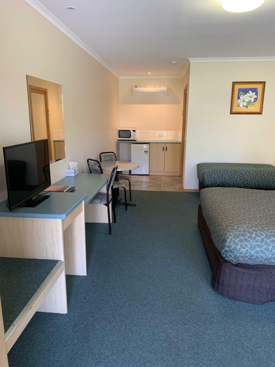 קאווס Arthur Phillip Motor Inn מראה חיצוני תמונה
