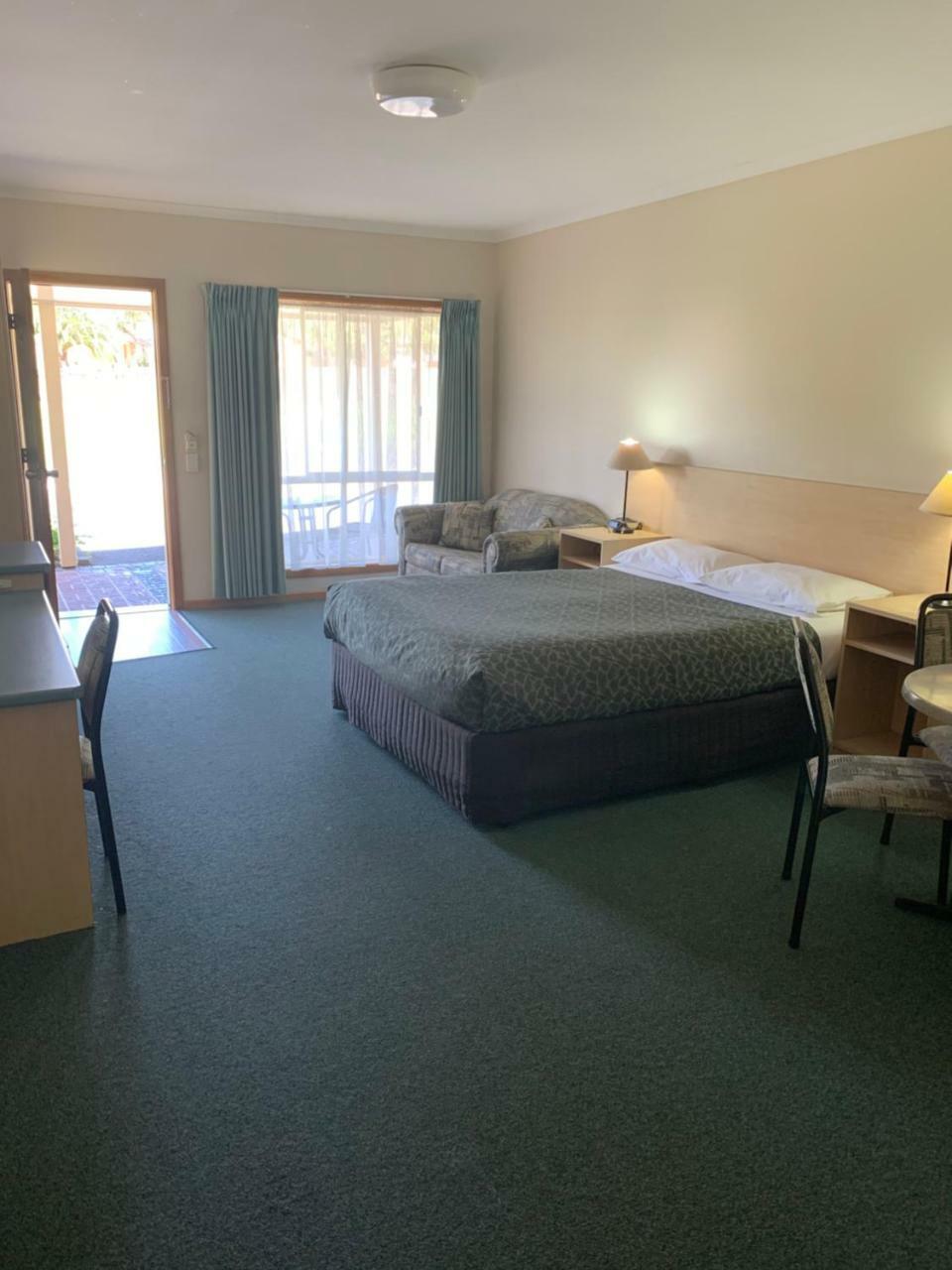 קאווס Arthur Phillip Motor Inn מראה חיצוני תמונה