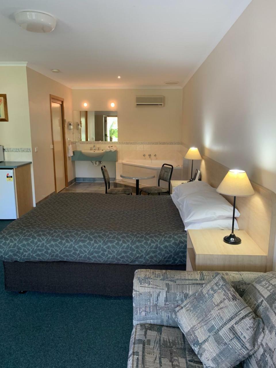 קאווס Arthur Phillip Motor Inn מראה חיצוני תמונה